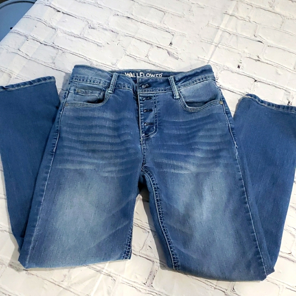 Wallflower curvy button fly jeans size 1